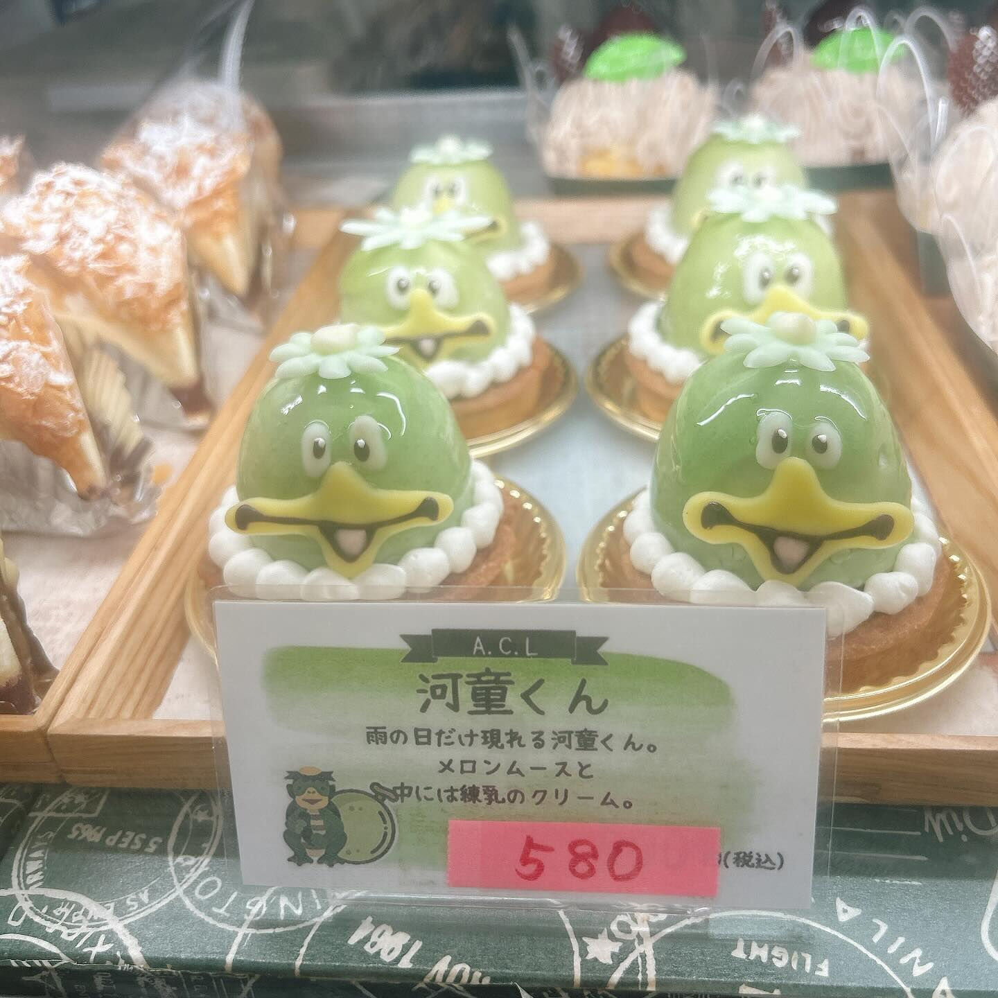 🌙本日悪魔のクリーム揚げパン（桃）出してます🌈